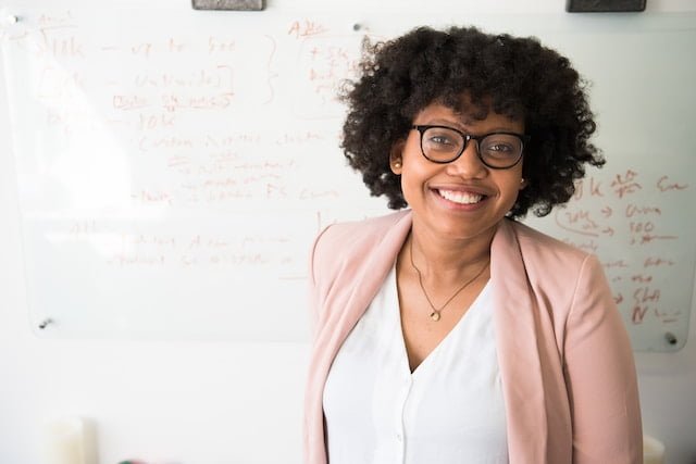 5 Reasons Women Need to Have a Professional Headshot